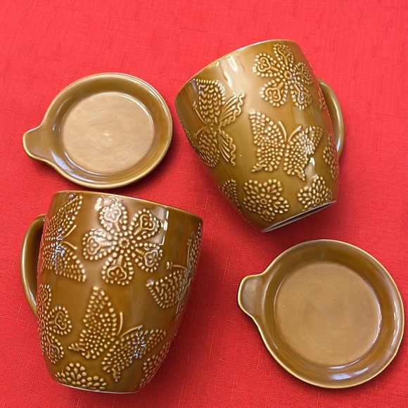 OMG Becky…look at the size of those mugs! - Picture 4 of 6